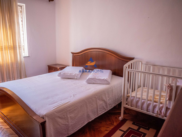 Tirane, jepet me qera apartament 2+1 Kati 4, 70 m² 700 € 