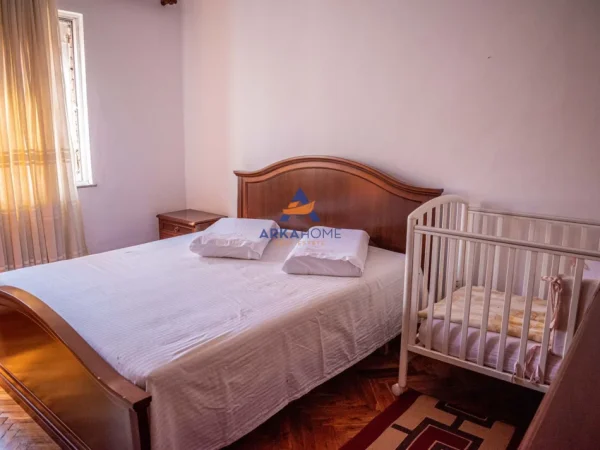 Tirane, jepet me qera apartament 2+1 Kati 4, 70 m² 700 € 