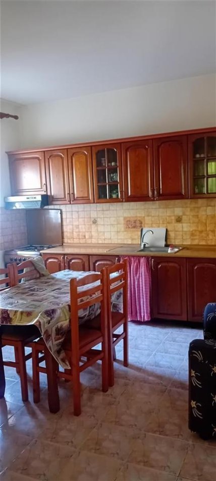 Tirane, jepet me qera apartament 2+1+Ballkon Kati 0, 115 m² 400 € (ne rrugen Ramazan Bogdani Tirane)
