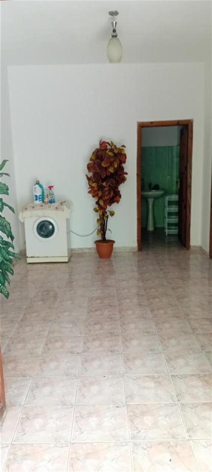 Tirane, jepet me qera apartament 2+1+Ballkon Kati 0, 115 m² 400 € (ne rrugen Ramazan Bogdani Tirane)