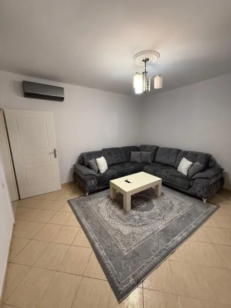 Tirane, jepet me qera Vile 2+1 Kati 2, 160 m² 931 € (Rruga Zija Kambo)