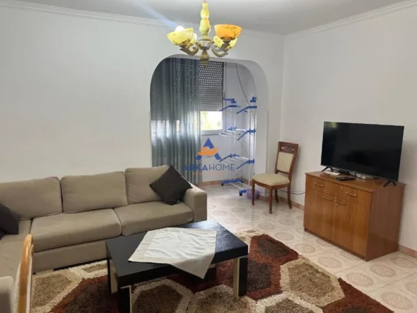 Tirane, jepet me qera apartament 3+1 Kati 4, 80 m² 800 € 