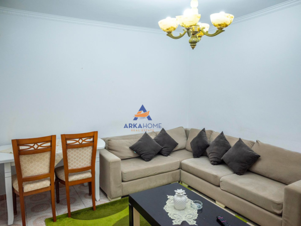 Tirane, jepet me qera apartament 3+1 Kati 4, 80 m² 800 € 