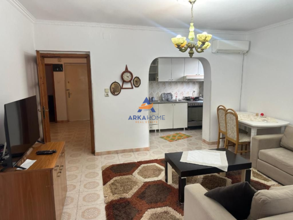 Tirane, jepet me qera apartament 3+1 Kati 4, 80 m² 800 € 