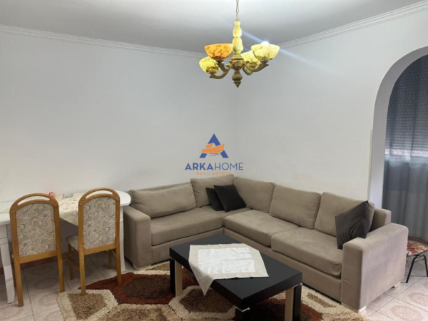 Tirane, jepet me qera apartament 3+1 Kati 4, 80 m² 800 € 