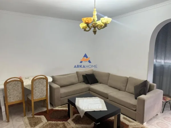 Tirane, jepet me qera apartament 3+1 Kati 4, 80 m² 800 € 