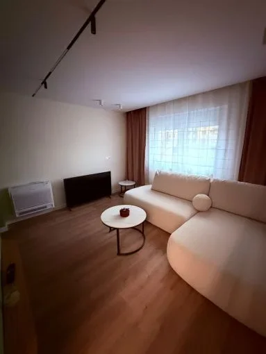 Tirane, jepet me qera apartament 2+1+Aneks+Ballkon Kati 3, 80 m² 850 € (rruga e kavajes , 21 dhjetori)