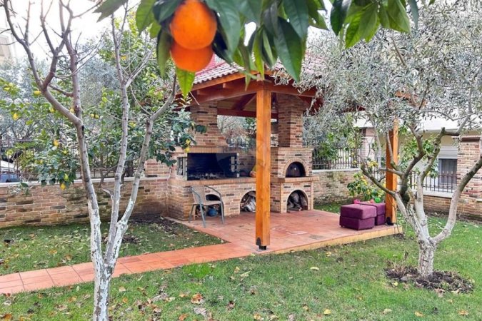 Tirane, jepet me qera Vile 1+1+Ballkon Kati 2, 100 m² 650 € (vilat gjermane)