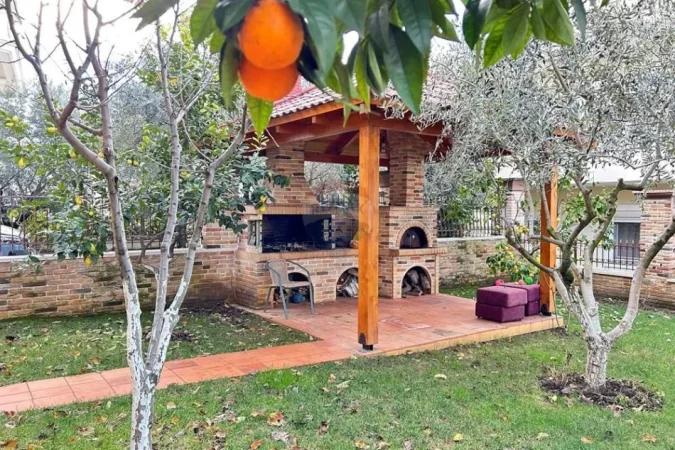 Tirane, jepet me qera Vile 1+1+Ballkon Kati 2, 100 m² 650 € (vilat gjermane)