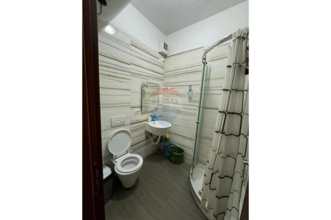 Tirane, jepet me qera apartament 2+1 , 100 m² 800 € (Myslym shyri)