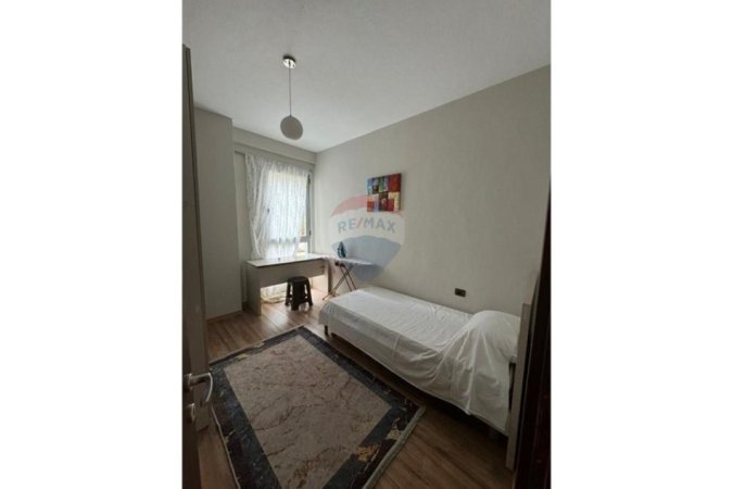 Tirane, jepet me qera apartament 2+1 , 100 m² 800 € (Myslym shyri)