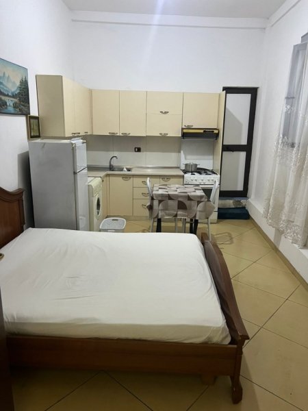 Tirane, jepet me qera garsonier Kati 1, 35 m² 280 € (rruga ali demi)