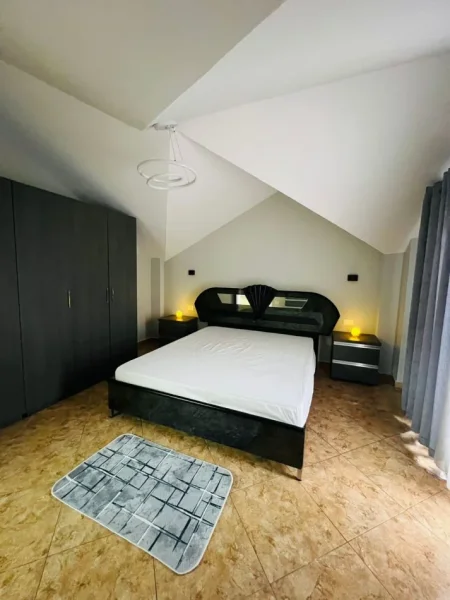 Tirane, jepet me qera apartament 2+1 Kati 4, 80 m² 700 € (Rruga Dëshmorët e Fekenit)