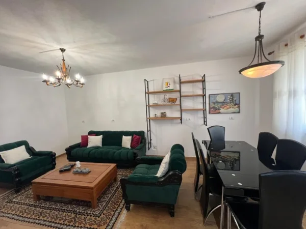 Tirane, shitet apartament 1+1+Ballkon Kati 1, 80 m² (Teftatashko koco) 570 euro