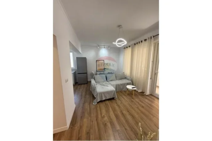 Tirane, jepet me qera apartament 1+1 Kati 5, 50 m² 600 € (Rruga Myslym Shyri)