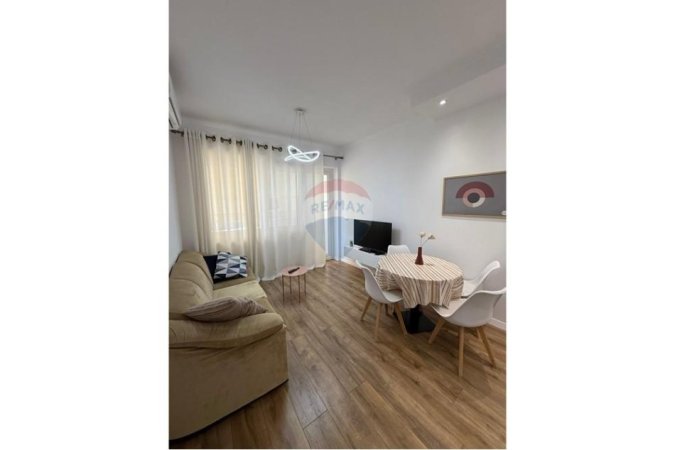 Tirane, jepet me qera apartament 1+1 Kati 5, 50 m² 600 € (Rruga Myslym Shyri)