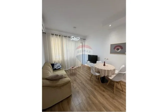 Tirane, jepet me qera apartament 1+1 Kati 5, 50 m² 600 € (Rruga Myslym Shyri)
