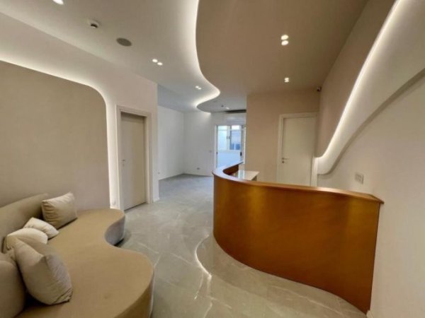 Tirane, jepet me qera apartament 3+1+Aneks+Ballkon Kati 2, 140 m² 1.500 € (ish stacioni i trenit , zogu i zi)