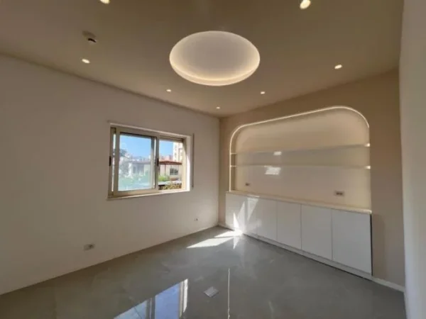 Tirane, jepet me qera apartament 2+1+Aneks+Ballkon Kati 2, 140 m² 1.500 € (rruga don bosko)