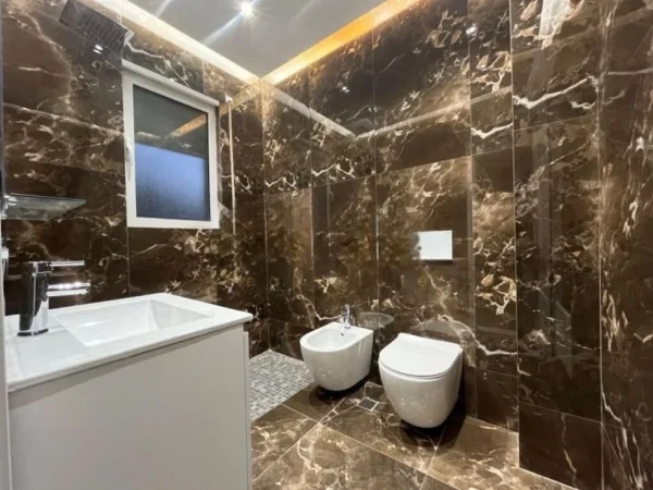 Tirane, shitet apartament 2+1 , 120 m² 210.000 € (Kopshti Botanik)