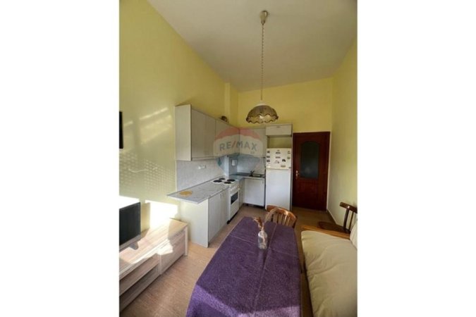 Tirane, jepet me qera apartament 2+1 Kati 4, 76 m² 600 € (Rruga Myslym Shyri)