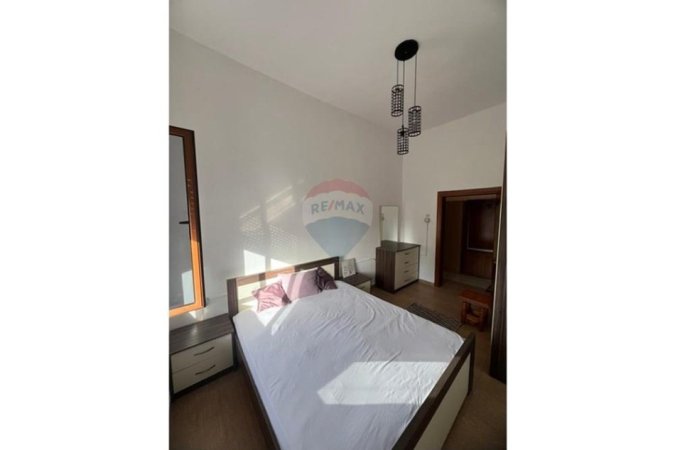 Tirane, jepet me qera apartament 2+1 Kati 4, 76 m² 600 € (Rruga Myslym Shyri)