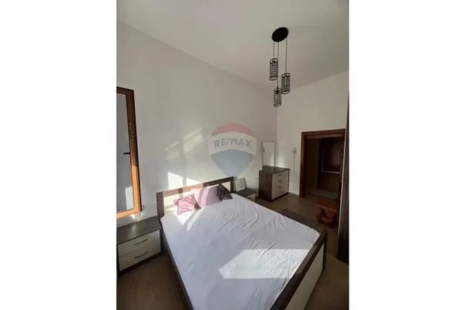 Tirane, jepet me qera apartament 2+1 Kati 4, 76 m² 600 € (Rruga Myslym Shyri)