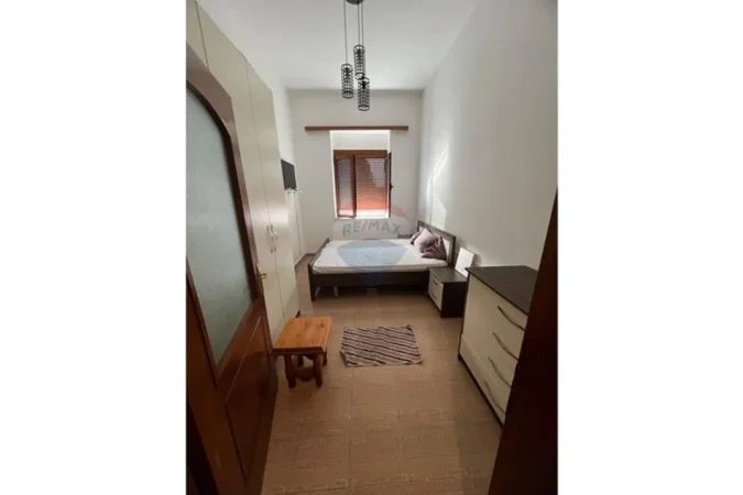 Tirane, jepet me qera apartament 2+1 Kati 4, 76 m² 600 € (Rruga Myslym Shyri)