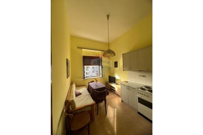 Tirane, jepet me qera apartament 2+1 Kati 4, 76 m² 600 € (Rruga Myslym Shyri)