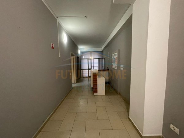 Tirane, jepet me qera ambjent biznesi Kati 1, 350 m² 3.500 € (Rruga Pjetër Budi)