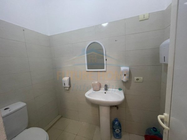 Tirane, jepet me qera ambjent biznesi Kati 1, 350 m² 3.500 € (Rruga Pjetër Budi)