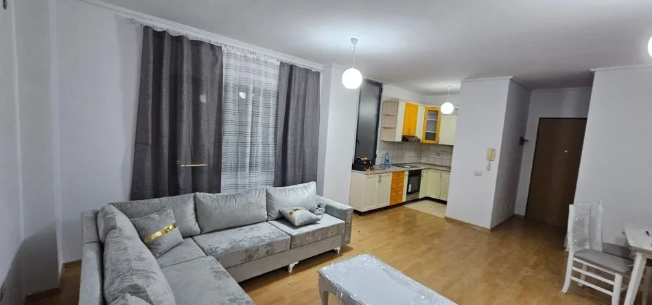 Tirane, jepet me qera apartament 2+1 , 115 m² 500 € (yzberisht)