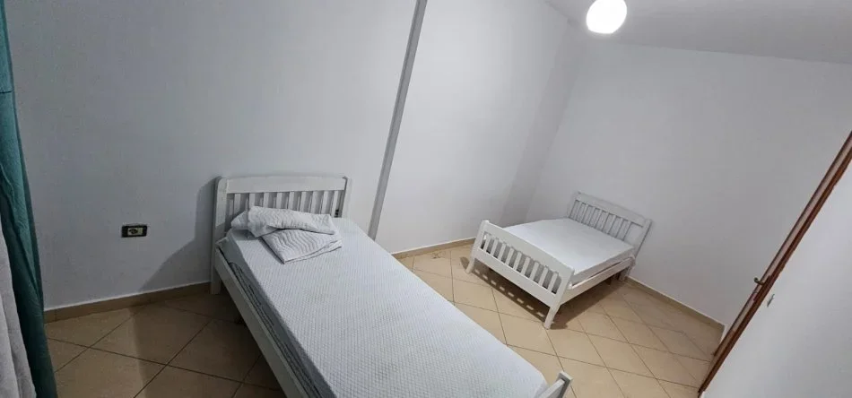 Tirane, jepet me qera apartament 2+1 , 115 m² 500 € (yzberisht)