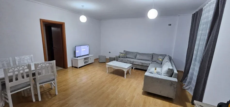 Tirane, jepet me qera apartament 2+1 , 115 m² 500 € (yzberisht)