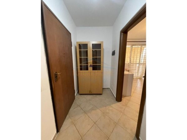 Tirane, jepet me qera apartament 1+1+Ballkon Kati 8, 58 m² 415 € (RRUGA PJETER BUDI)