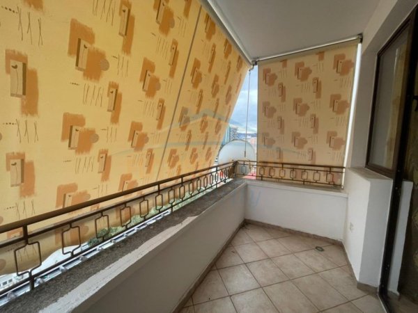 Tirane, jepet me qera apartament 1+1+Ballkon Kati 8, 58 m² 415 € (RRUGA PJETER BUDI)