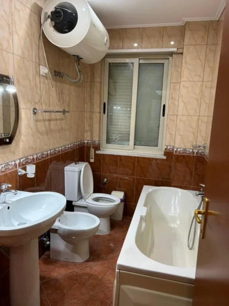 Tirane, jepet me qera apartament 3+1 Kati 9, 120 m² 750 € (Don Bosko)