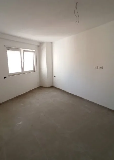 Tirane, jepet me qera zyre , 75 m² 650 € 