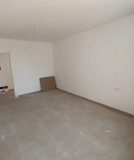 Tirane, jepet me qera zyre , 75 m² 650 € 