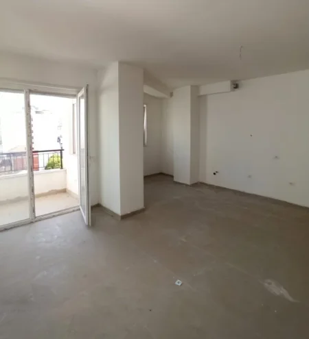 Tirane, jepet me qera zyre , 75 m² 650 € 