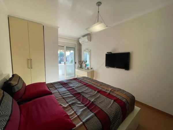 Tirane, jepet me qera apartament 2+1+Ballkon Kati 2, 110 m² 730 € (DON BOSKO)