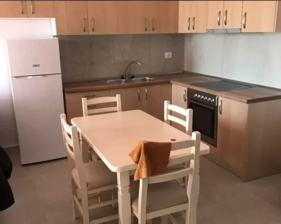 Tirane, jepet me qera apartament 1+1 , 70 m² 400 € (yzberisht)