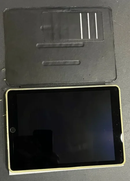 Tirane, shes iPad Pro 9,7 inch