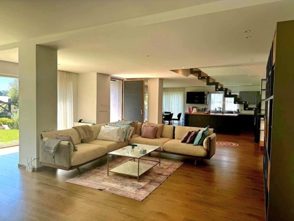 Tirane, jepet me qera apartament 2 Katshe , 285 m² 3.500 €