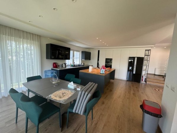 Tirane, jepet me qera apartament 2 Katshe , 285 m² 3.500 €