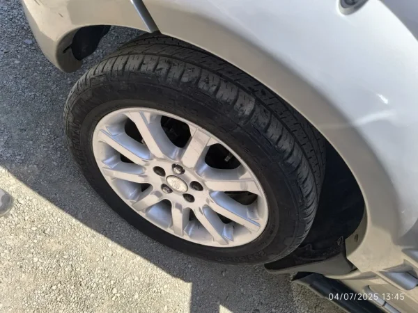 Shes 5 disqe me goma për freelander