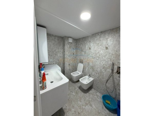 Tirane, jepet me qera apartament 2+1+Ballkon Kati 0, 100 m² 700 € (Spitali Amerikan)