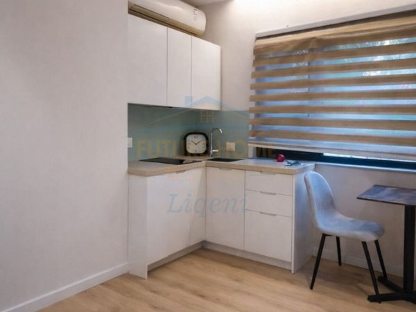 Tirane, jepet me qera garsonier 1+1+Ballkon Kati 2, 28 m² 750 € (Qender)