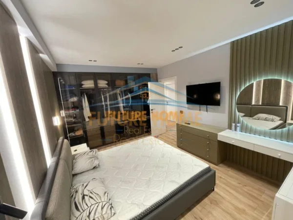 Tirane, jepet me qera apartament 2+1+Ballkon Kati 10, 130 m² 1.300 € (Myslym Shyri)