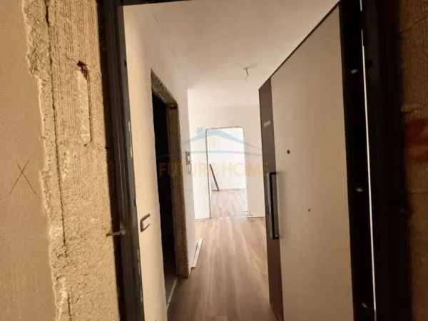 Tirane, shitet apartament 2+1+Ballkon Kati 9, 98 m² 165.920 € (Fusha Aviacionit)